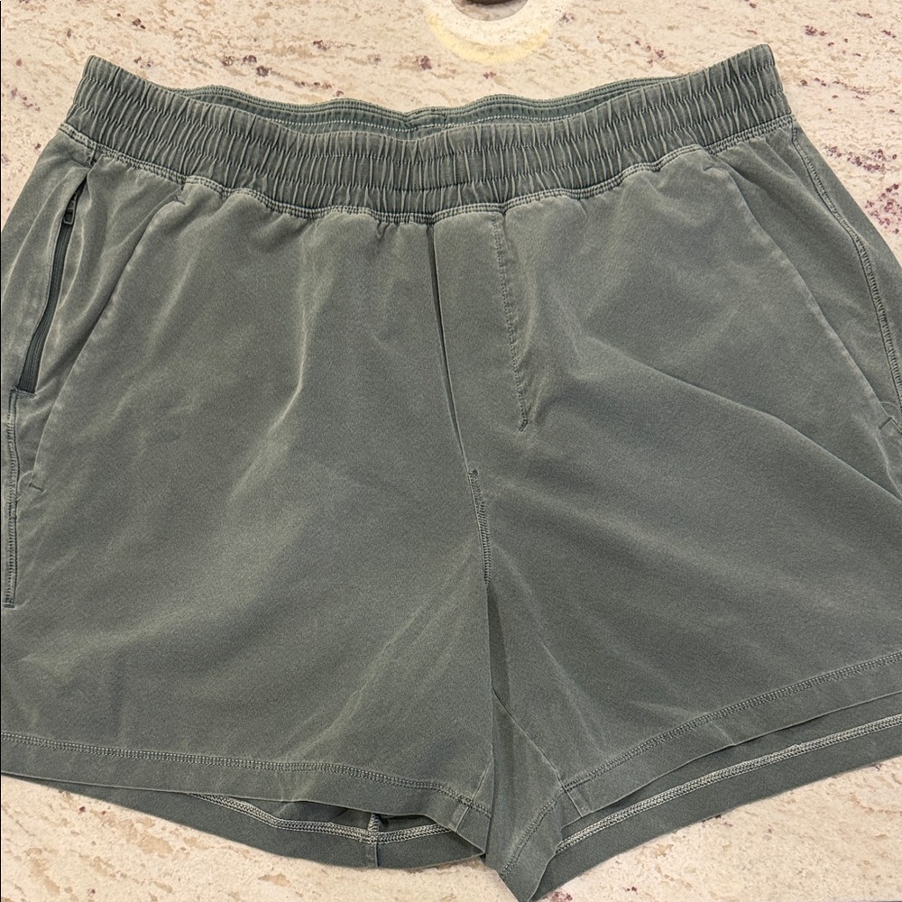 Lululemon Pace Breaker Men’s Green Shorts